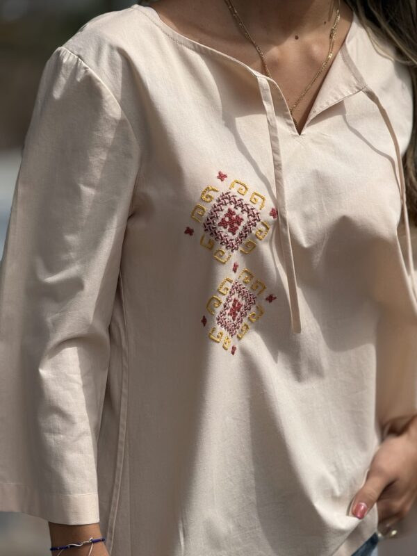 Overhemd met  Armeense Traditionele  Borduurwerk  van   Marash  Crème Kleur ( S-M)