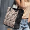Strand Tas Van Biologie Raffia 
Handmade Zwart en Crème Kleur