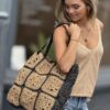 Strand Tas Van Biologie Raffia 
Handmade Zwart met Beige Kleur