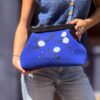 Exclusieve Tas met bloemen borduurwerk  Handmade 
 Natuurlijk Houten sluiting