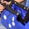 Exclusieve Tas met bloemen borduurwerk  Handmade 
 Natuurlijk Houten sluiting