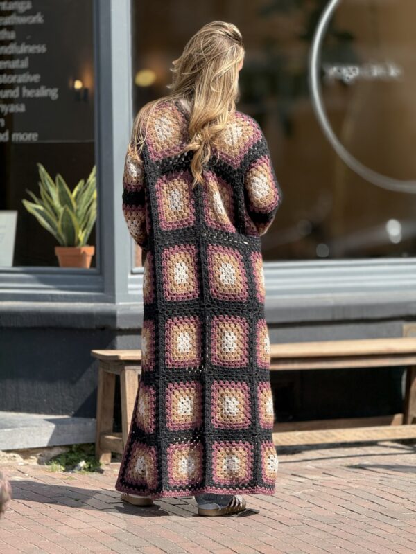 Handgehaakte  Crochet Cardigan – Tijdloos Design & Natuurlijke Kwaliteit
Wol & Cashmere