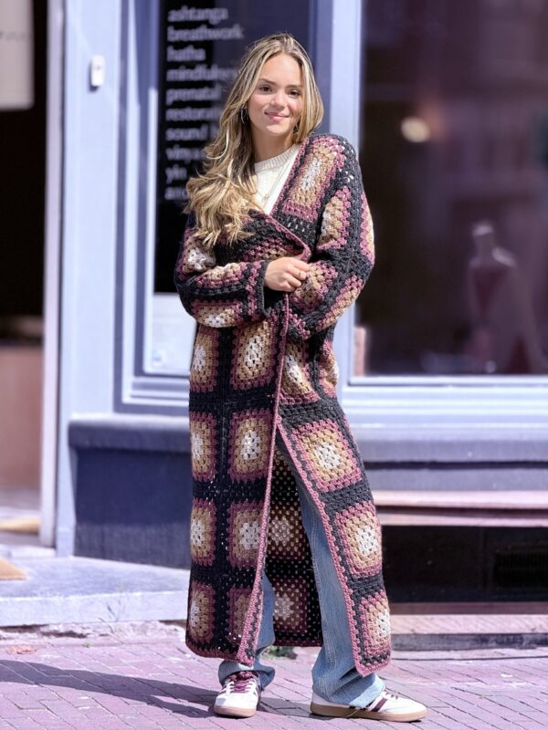 Handgehaakte  Crochet Cardigan – Tijdloos Design & Natuurlijke Kwaliteit
Wol & Cashmere