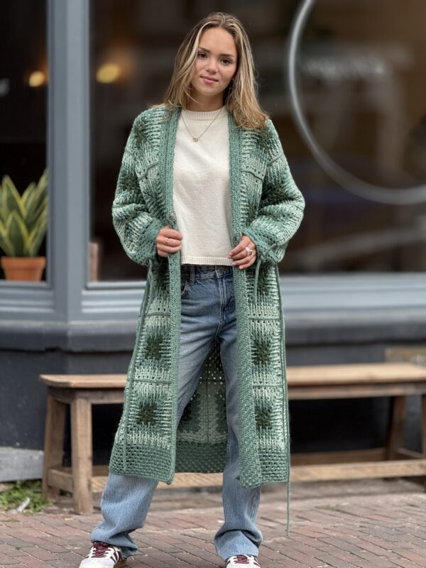 Handgehaakte Cardigan – Tijdloos Design & Natuurlijke Kwaliteit