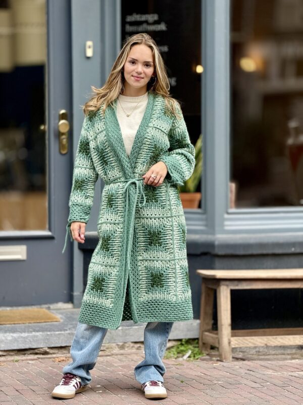 Handgehaakte Cardigan – Tijdloos Design & Natuurlijke Kwaliteit