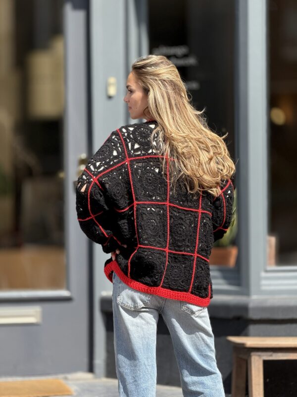 Cardigan van Handgemaakte 100%  Italiaanse Wol
 Zwart-Rood