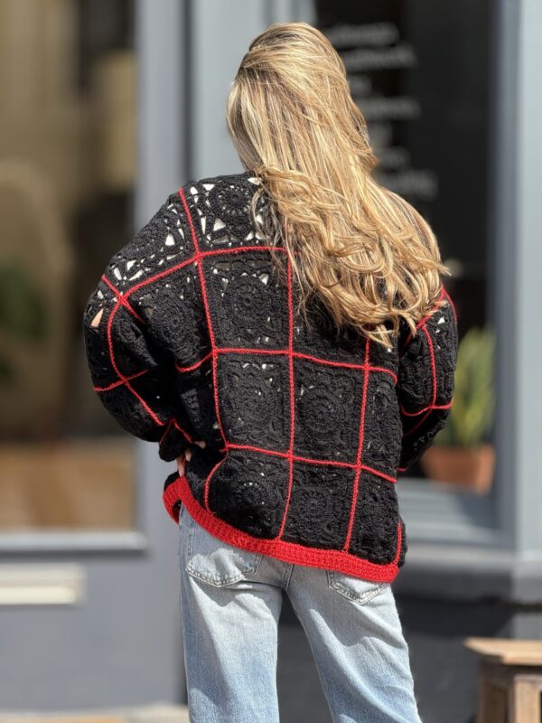 Cardigan van Handgemaakte 100%  Italiaanse Wol
 Zwart-Rood