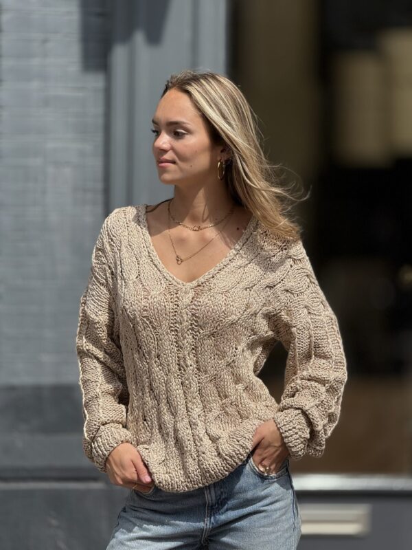 Blouse met  V Hals Gedraaid van Italiaanse Katoen & Viscose 
Handmade 

Crème Kleur ( M-L) kopie