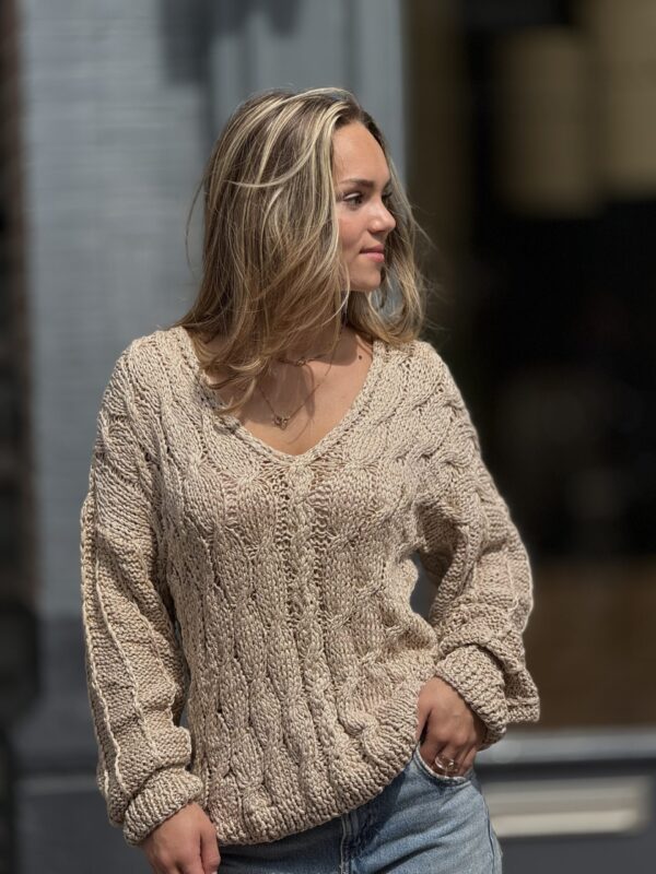 Blouse met  V Hals Gedraaid van Italiaanse Katoen & Viscose 
Handmade 

Crème Kleur ( M-L) kopie