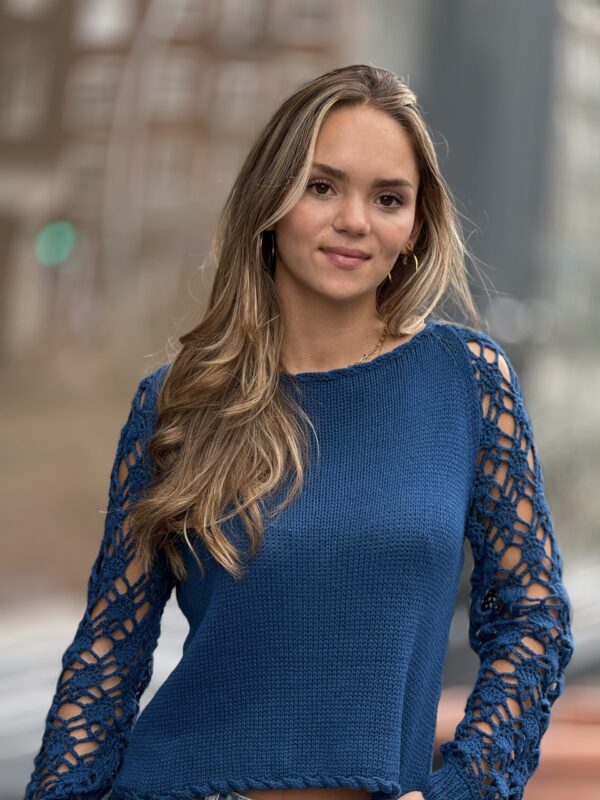 Blouse  Handgemaakt 50%  Italiaanse Merino Wol  70% Mohair  30% Cashmere 
 Gehaakt ( S-M)