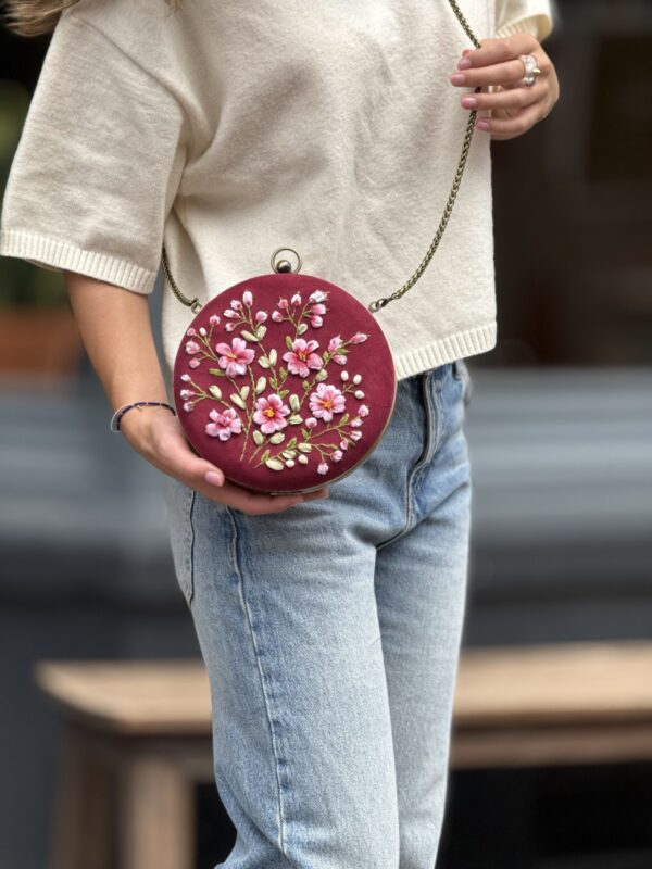 Exclusief   Unieke Tas met Vintage  Stijl van Duurzame stoffen 
  (Handmade)  Lintjes Borduurwerk