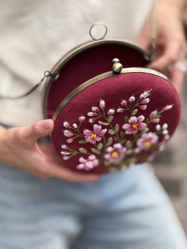 Exclusief   Unieke Tas met Vintage  Stijl van Duurzame stoffen 
  (Handmade)  Lintjes Borduurwerk