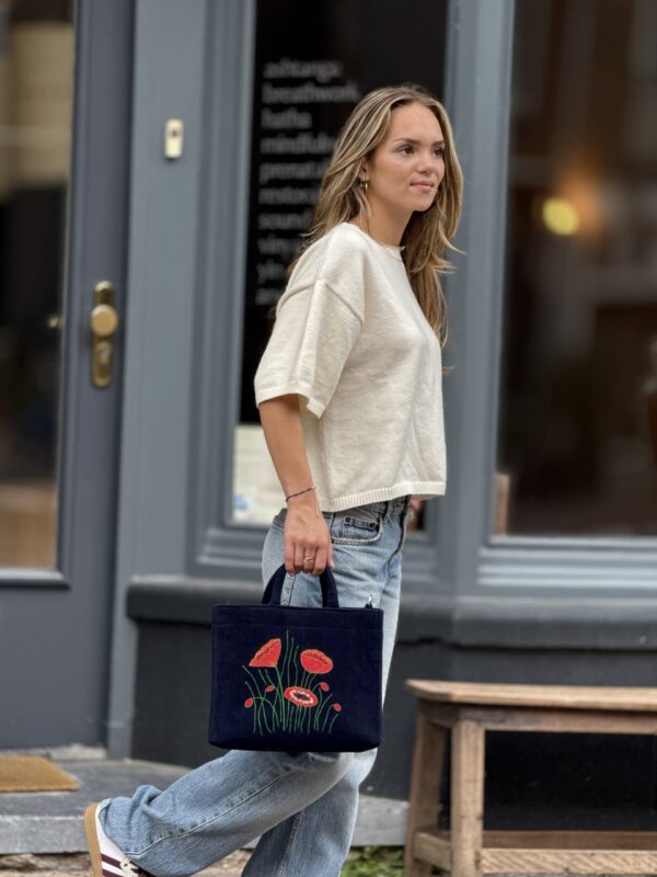 Exclusief   Unieke Tas van Duurzame Velours stof 
  (Handmade)   Borduurwerk Klaprozen