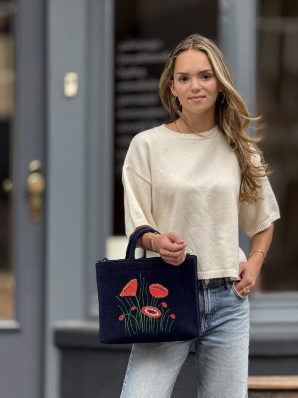 Exclusief   Unieke Tas van Duurzame Velours stof 
  (Handmade)   Borduurwerk Klaprozen