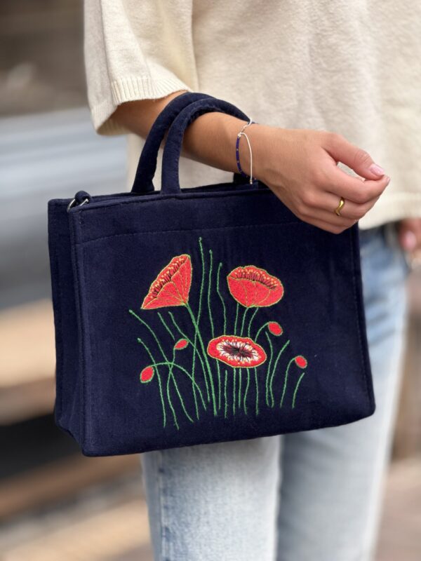 Exclusief   Unieke Tas van Duurzame Velours stof 
  (Handmade)   Borduurwerk Klaprozen