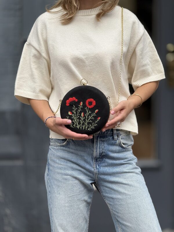 Exclusief   Unieke Tas met Vintage  Stijl van Duurzame stoffen 
  (Handmade)   Borduurwerk Klaprozen