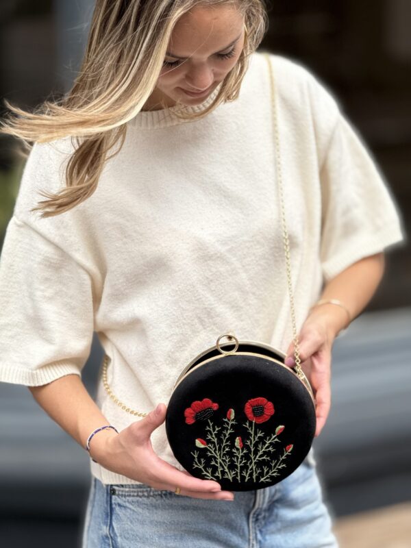 Exclusief   Unieke Tas met Vintage  Stijl van Duurzame stoffen 
  (Handmade)   Borduurwerk Klaprozen