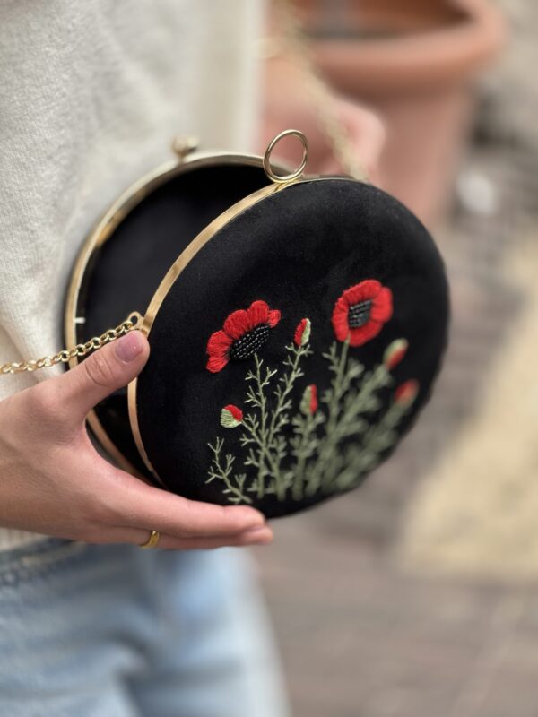 Exclusief   Unieke Tas met Vintage  Stijl van Duurzame stoffen 
  (Handmade)   Borduurwerk Klaprozen