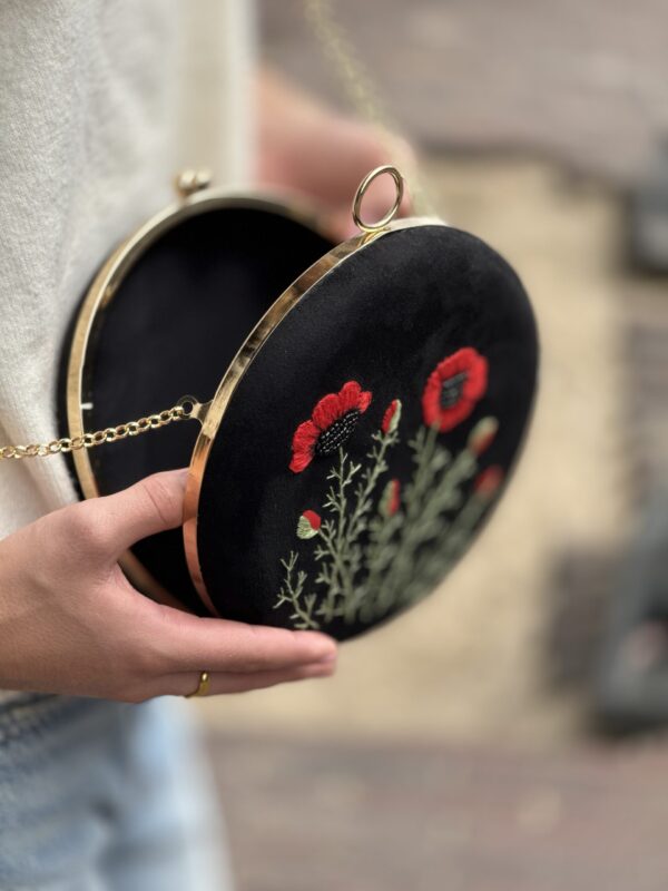 Exclusief   Unieke Tas met Vintage  Stijl van Duurzame stoffen 
  (Handmade)   Borduurwerk Klaprozen