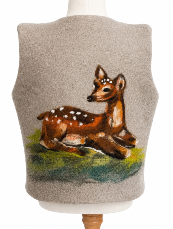514f86de-360d-4fca-9990-4f3595bb225f Handgemaakte Gilet Merinowol Vilt Kleding voor Kinderen | Luxe & Ambacht Leftijd 4-5 jaar Bambi