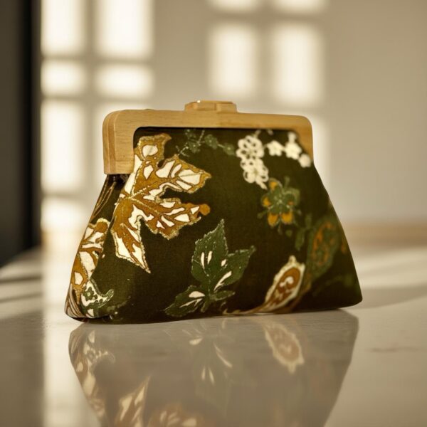 Handgemaakte Luxe Clutch Tas met Houten Sluiting | Ambachtelijk Design uit Amsterdam