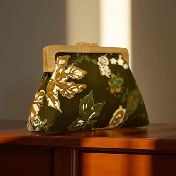 Handgemaakte Luxe Clutch Tas met Houten Sluiting | Ambachtelijk Design uit Amsterdam