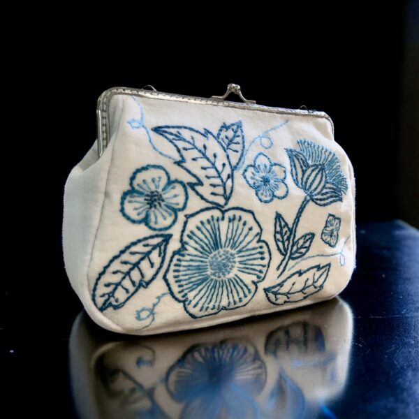 img_8090-2 Handgemaakte clutch met handborduurwerk | Uniek en mooi design