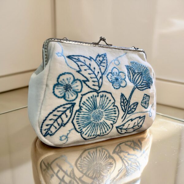img_8094-2 Handgemaakte clutch met handborduurwerk | Uniek en mooi design