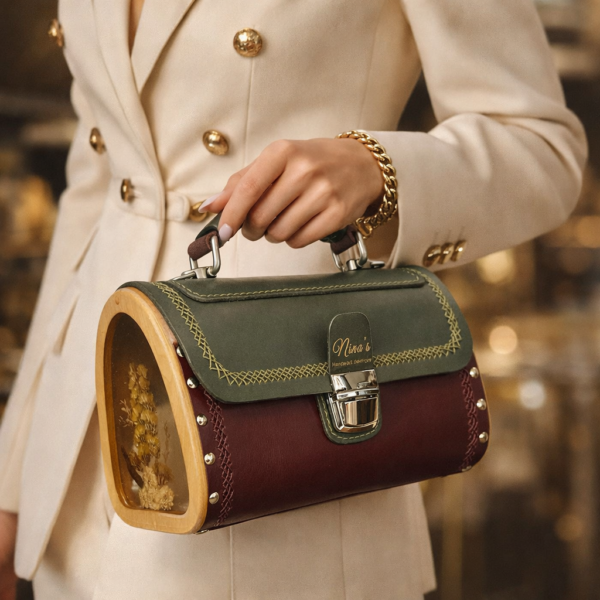 Exclusive Limited Edition Luxe Leren Tas – Handgemaakt met Walnoothout & Natuurlijke Bergbloemen