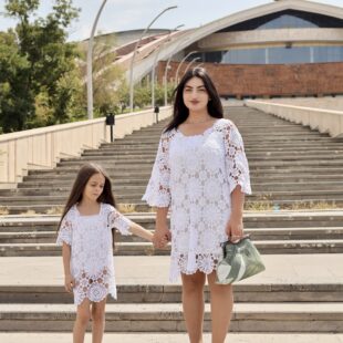 Zomerjurk Moeder dochter van 80 %  Cotton 20% Italiaanse viscose - Witte Moeder M/L Dochter 3/4 jaar