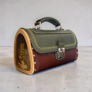 Exclusive Limited Edition Luxe Leren Tas – Handgemaakt met Walnoothout & Natuurlijke Bergbloemen