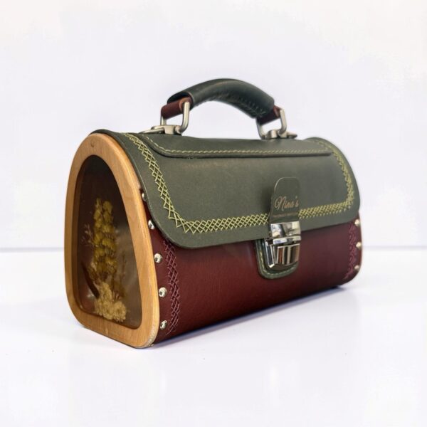 Exclusive Limited Edition Luxe Leren Tas – Handgemaakt met Walnoothout & Natuurlijke Bergbloemen