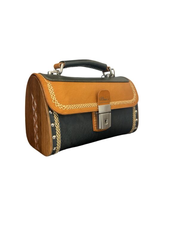 Exclusive Limited Edition Luxe Leren Tas – Handgemaakt met Walnoothout & Natuurlijke Bergbloemen