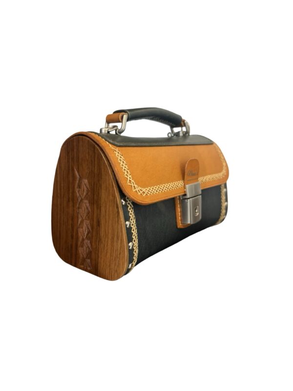 Exclusive Limited Edition Luxe Leren Tas – Handgemaakt met Walnoothout & Natuurlijke Bergbloemen
