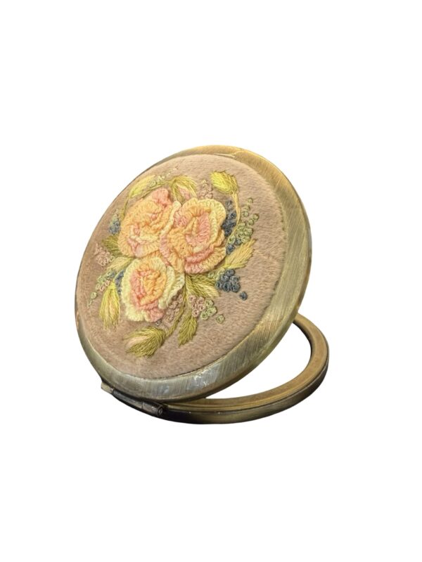 Vintage & Antiek Handgemaakt Borduurwerk  Spiegel – Unieke Decoratie – Hoge Kwaliteit Handwerk-Cream Kleur