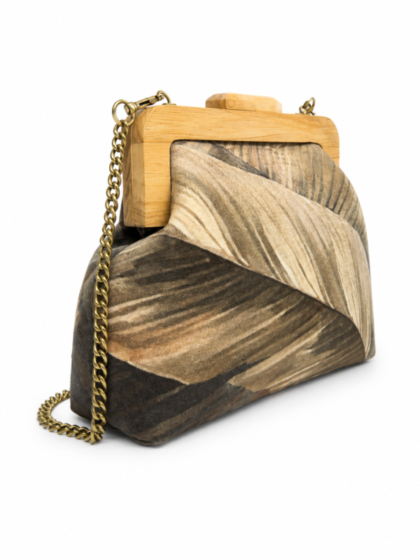 Exclusive Handmade Handbag with Wooden Clasp – Luxury Artisan Shoulder Bag