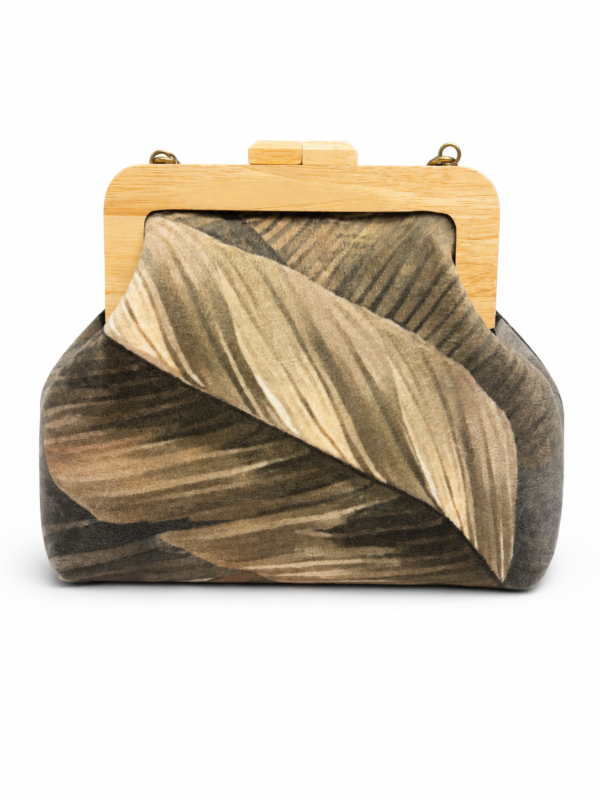 Exclusive Handmade Handbag with Wooden Clasp – Luxury Artisan Shoulder Bag