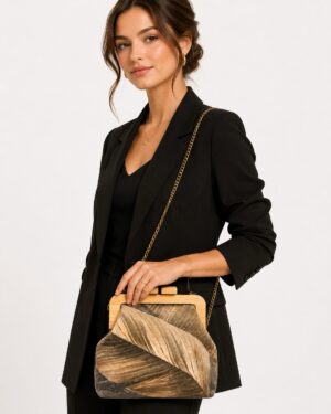 Exclusive Handmade Handbag with Wooden Clasp – Luxury Artisan Shoulder Bag