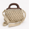 f6133c6c-2a2f-4502-b828-df28a197c401 Handgemaakte Macramé Handtas met Walnoten Houten Sluiting | Luxe Boho Dames Tas | Nina’s Handwork Boutique