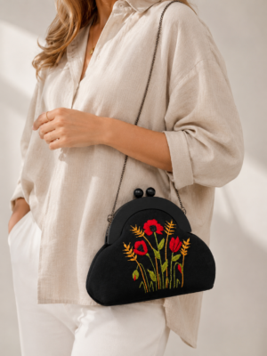 Handgemaakte Geborduurde Tas met Houten Sluiting | Exclusieve Dames Clutch | Nina’s Handwork Boutique Amsterdam