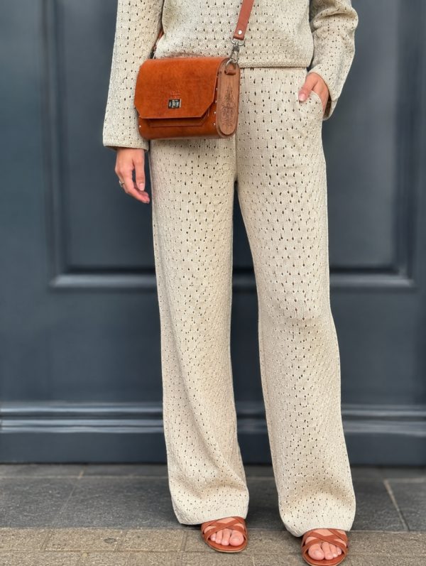 063f2cc5-865e-4615-87d5-aecea9986f9f Handmade Echt Leren Tas met Walnoothout & Armeense Ornamenten | Exclusieve Damestas Amsterdam