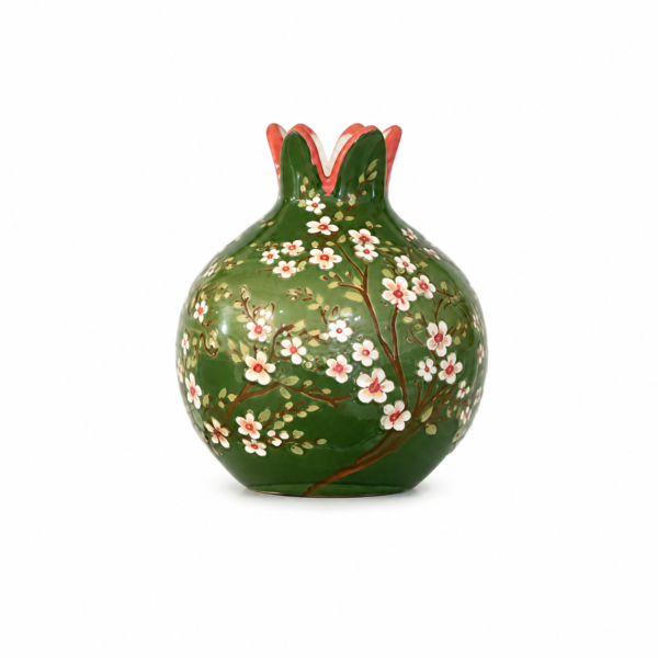 1397a7e3-122d-44a7-b488-07cb05790dd2 Handgemaakte Gegraveerde Keramische Granaatappel – Uniek Kunstobject | Handmade Ceramic Pomegranate