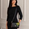 Handgemaakte Leren Tas met Handgeschilderde Zonnebloemen & Walnoothout | Limited Edition Luxe Dames Tas | Nina’s Handwork Boutique Amsterdam