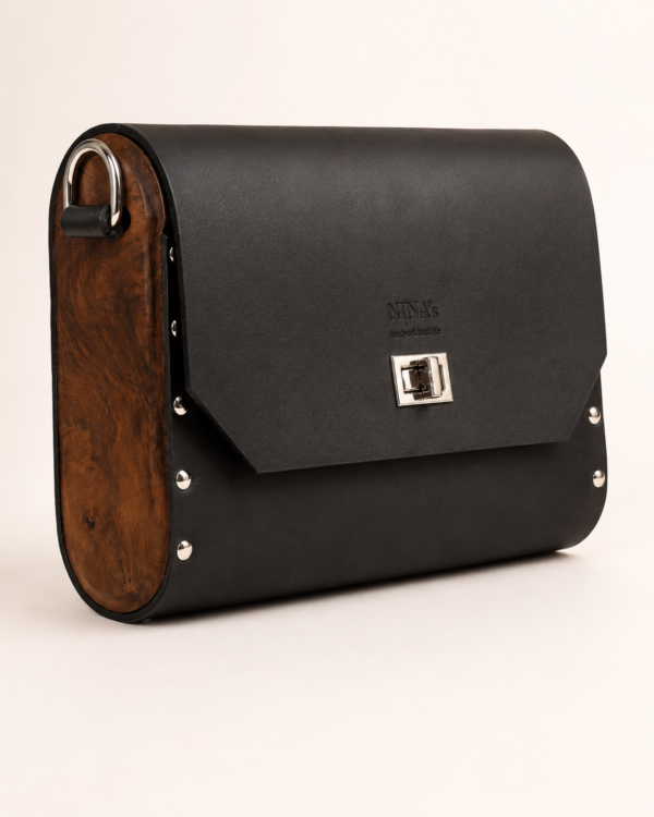 4c1d72ef-4840-4e0e-b866-4826fd24c269 Handmade Leren Tas met Walnoothout – Exclusieve & Unieke Crossbody Tas