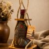 c7897af3-9f2e-4f94-9bfe-e3af234dcee5 Armeense Wijn 750 ml in Handgemaakte Keramische Fles met Houten Design – Uniek Luxe Cadeau
