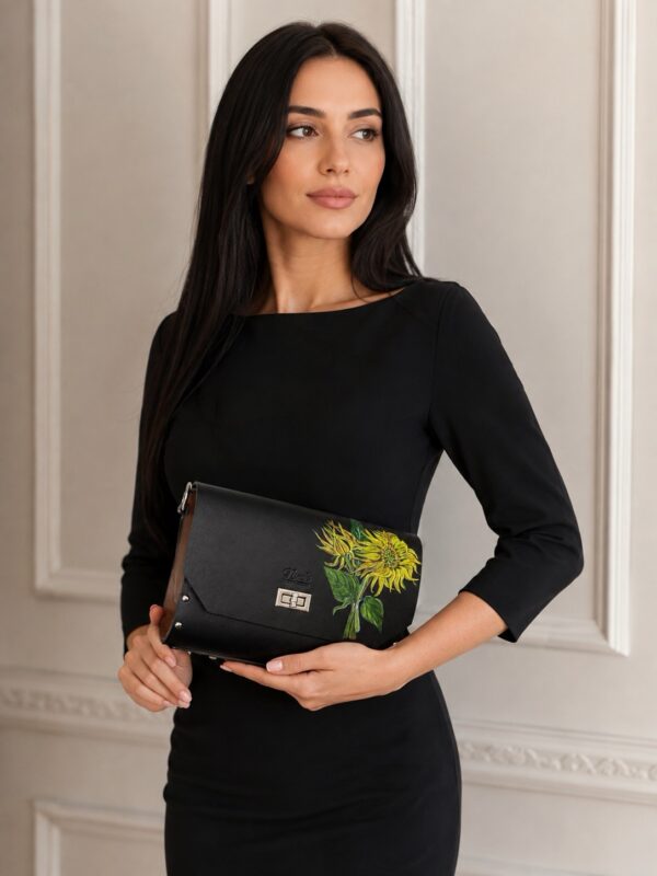 Handgemaakte Leren Tas met Handgeschilderde Zonnebloemen & Walnoothout | Limited Edition Luxe Dames Tas | Nina’s Handwork Boutique Amsterdam