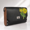 Handgemaakte Leren Tas met Handgeschilderde Zonnebloemen & Walnoothout | Limited Edition Luxe Dames Tas | Nina’s Handwork Boutique Amsterdam