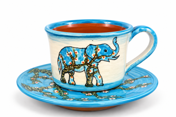 1b9f6bdf-733c-48b9-a24d-ca2c324894d1 Handmade Keramiek Kopje met Schotel – Handgeschilderde Olifant in Van Gogh-Stijl | Premium Koffie & Thee Set