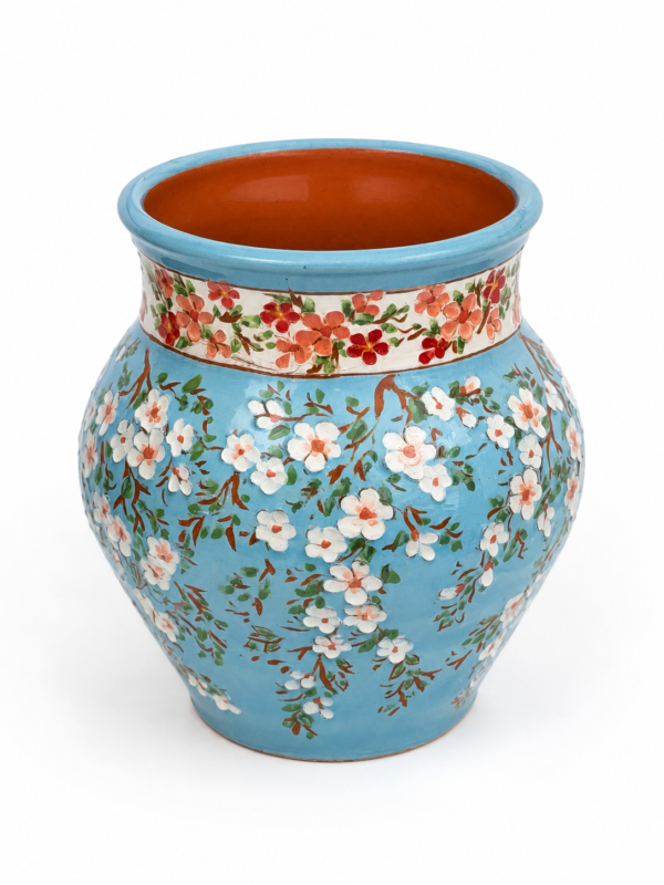 23d6ce67-69a0-433e-ac52-1925377c7b2e Azure Blossom – Premium Handgemaakte Keramische Bloemenvaas | Handbeschilderd & Gegraveerd