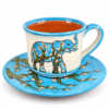 30085038-a178-4f5b-9066-232946994a08 Handmade Keramiek Kopje met Schotel – Handgeschilderde Olifant in Van Gogh-Stijl | Premium Koffie & Thee Set